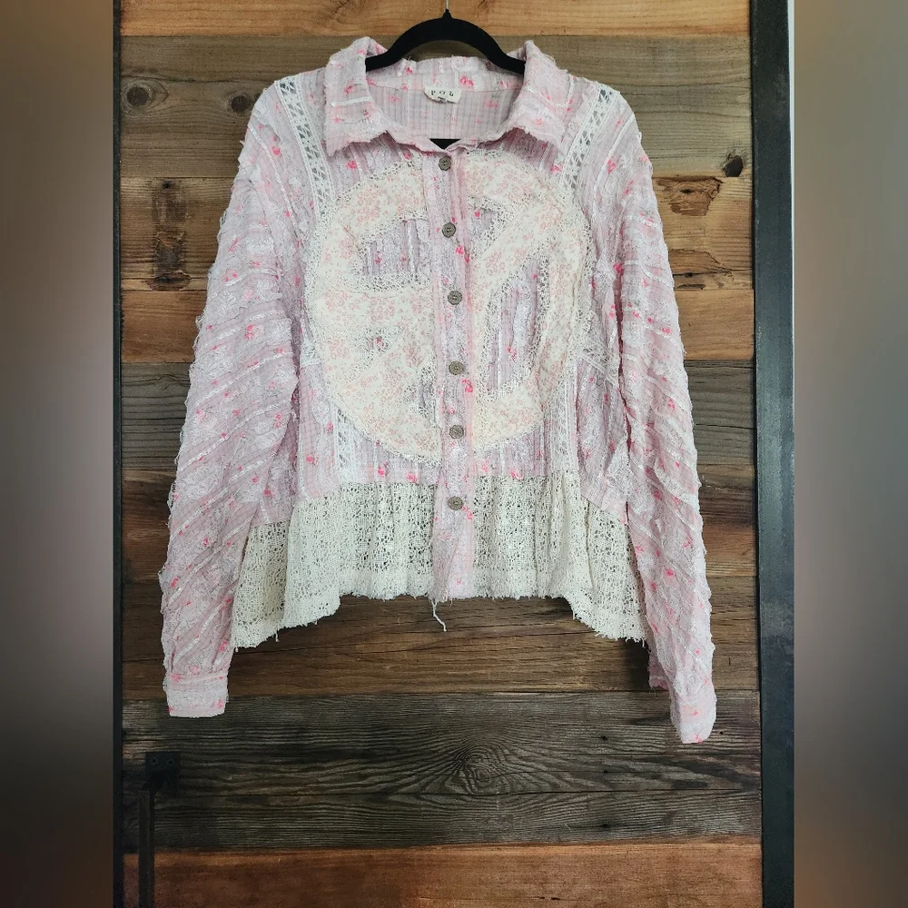 NWOT POL Chic Pink and White PEACE  Textured Jacket SIZE.M - Picture 3 of 4